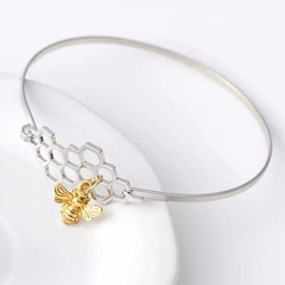 ✈$15 Honeycomb bee bracelet - Picture 4 of 6